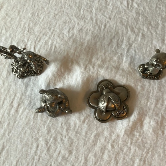 Pewter Figurines- Monkey (2002), Bear (2003), Ladybug (2004), Cat (2005) Vintage - Picture 12 of 16